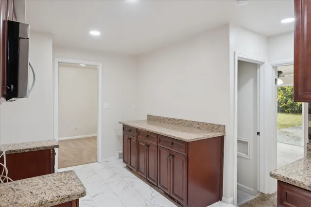 $2,100 | 29484 Spring Hill Drive, Southfield, MI 48076