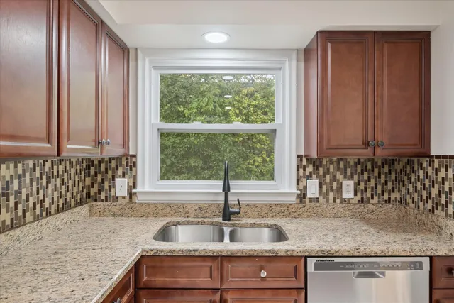 $2,100 | 29484 Spring Hill Drive, Southfield, MI 48076