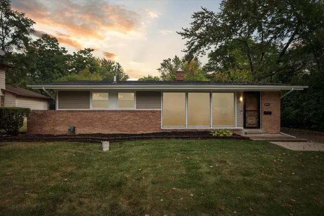 $2,100 | 29484 Spring Hill Drive, Southfield, MI 48076