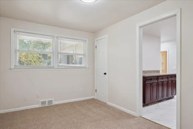 $2,100 | 29484 Spring Hill Drive, Southfield, MI 48076