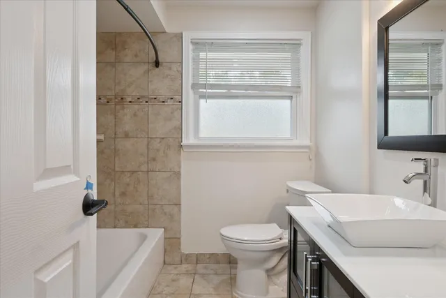 $2,100 | 29484 Spring Hill Drive, Southfield, MI 48076