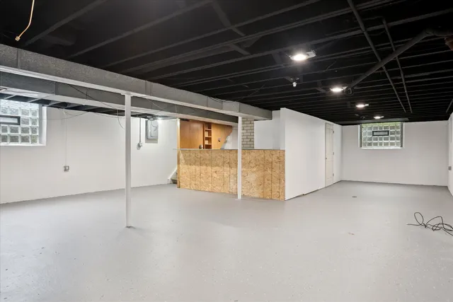 $2,100 | 29484 Spring Hill Drive, Southfield, MI 48076