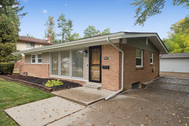 $2,100 | 29484 Spring Hill Drive, Southfield, MI 48076