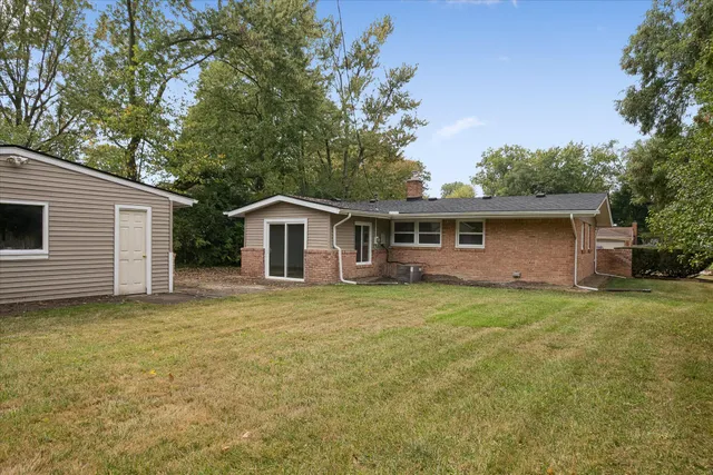 $2,100 | 29484 Spring Hill Drive, Southfield, MI 48076