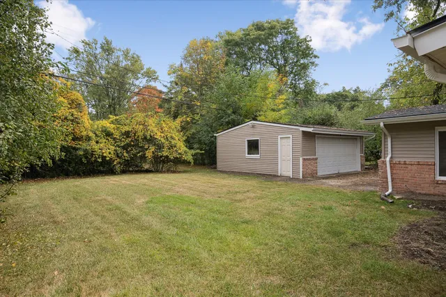 $2,100 | 29484 Spring Hill Drive, Southfield, MI 48076