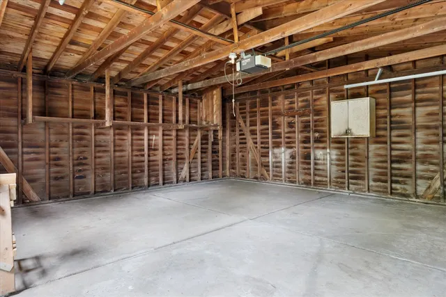 $2,100 | 29484 Spring Hill Drive, Southfield, MI 48076