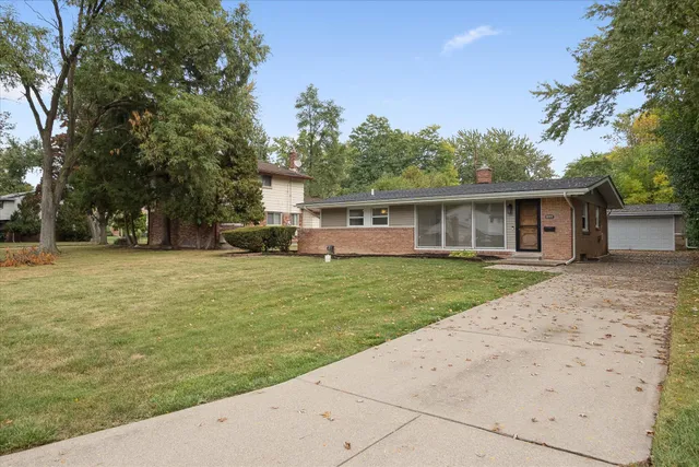 $2,100 | 29484 Spring Hill Drive, Southfield, MI 48076