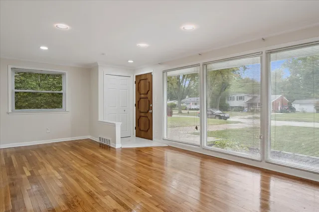 $2,100 | 29484 Spring Hill Drive, Southfield, MI 48076