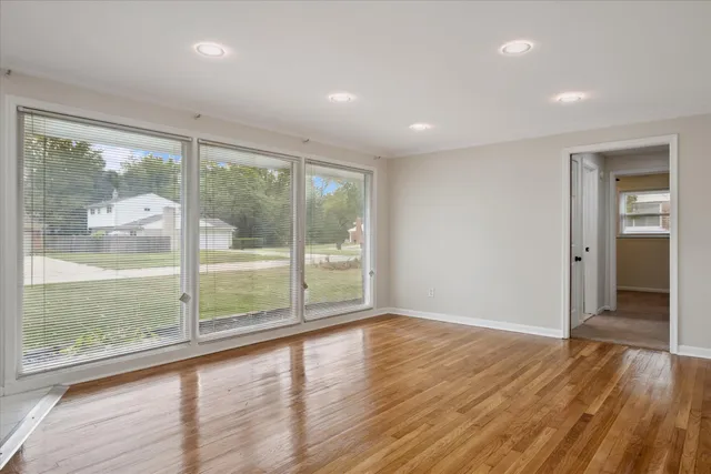 $2,100 | 29484 Spring Hill Drive, Southfield, MI 48076