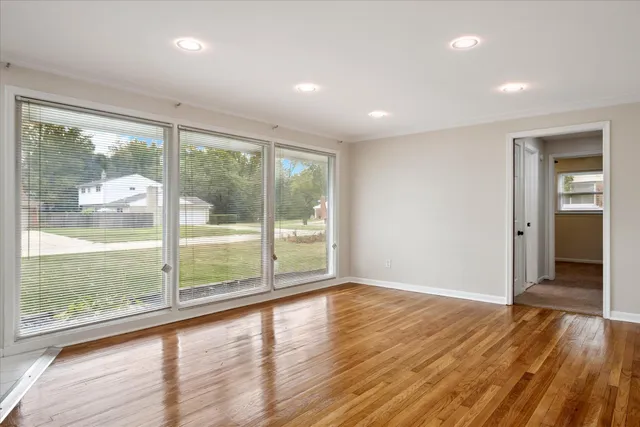 $2,100 | 29484 Spring Hill Drive, Southfield, MI 48076