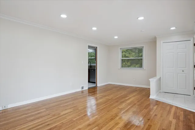 $2,100 | 29484 Spring Hill Drive, Southfield, MI 48076