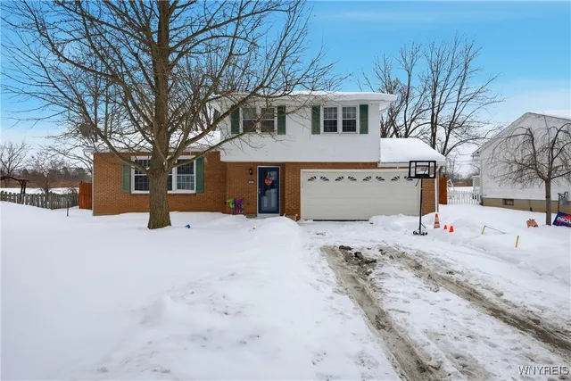 $349,999 | 185 Old Farm Circle, Amherst, NY 14221