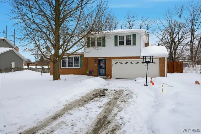 $349,999 | 185 Old Farm Circle, Amherst, NY 14221