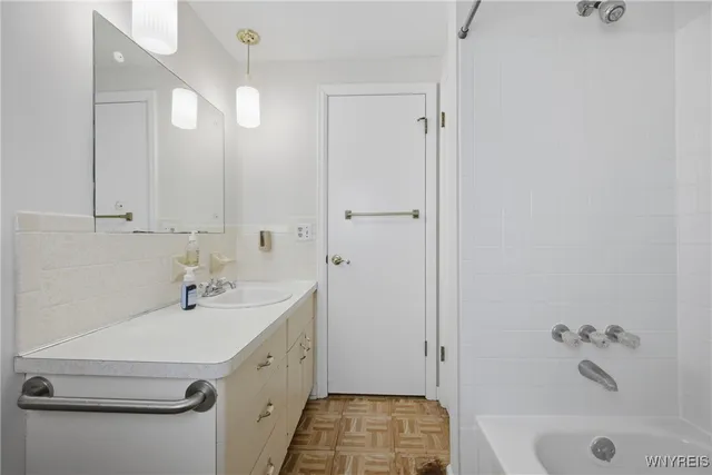 $349,999 | 185 Old Farm Circle, Amherst, NY 14221