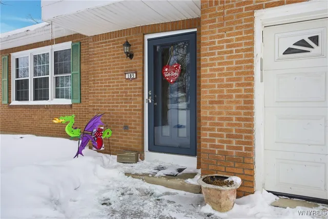 $349,999 | 185 Old Farm Circle, Amherst, NY 14221