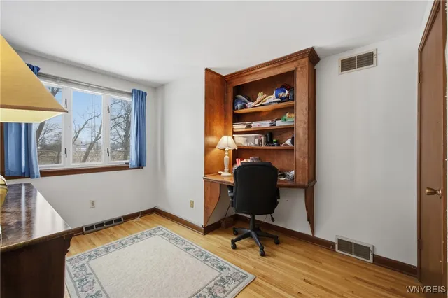 $349,999 | 185 Old Farm Circle, Amherst, NY 14221