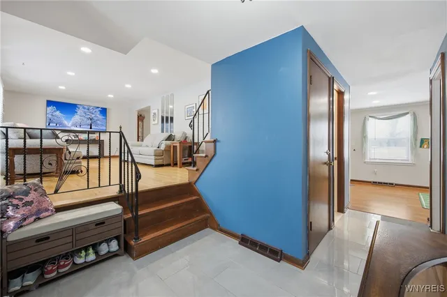 $349,999 | 185 Old Farm Circle, Amherst, NY 14221