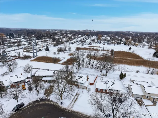 $349,999 | 185 Old Farm Circle, Amherst, NY 14221