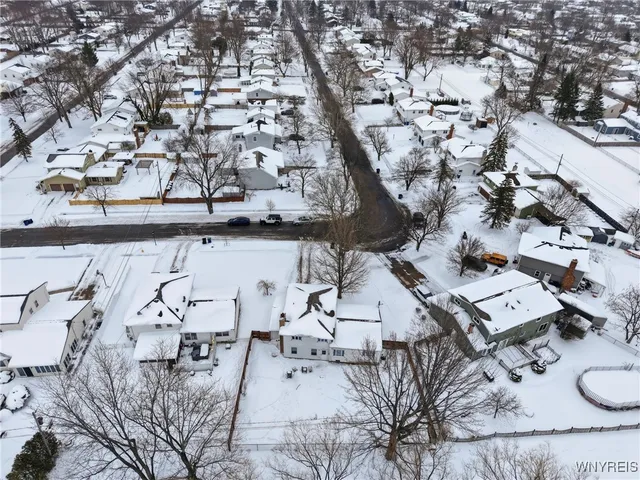 $349,999 | 185 Old Farm Circle, Amherst, NY 14221