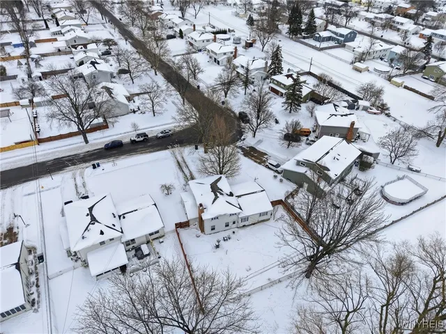 $349,999 | 185 Old Farm Circle, Amherst, NY 14221