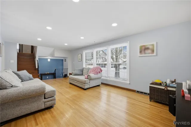 $349,999 | 185 Old Farm Circle, Amherst, NY 14221