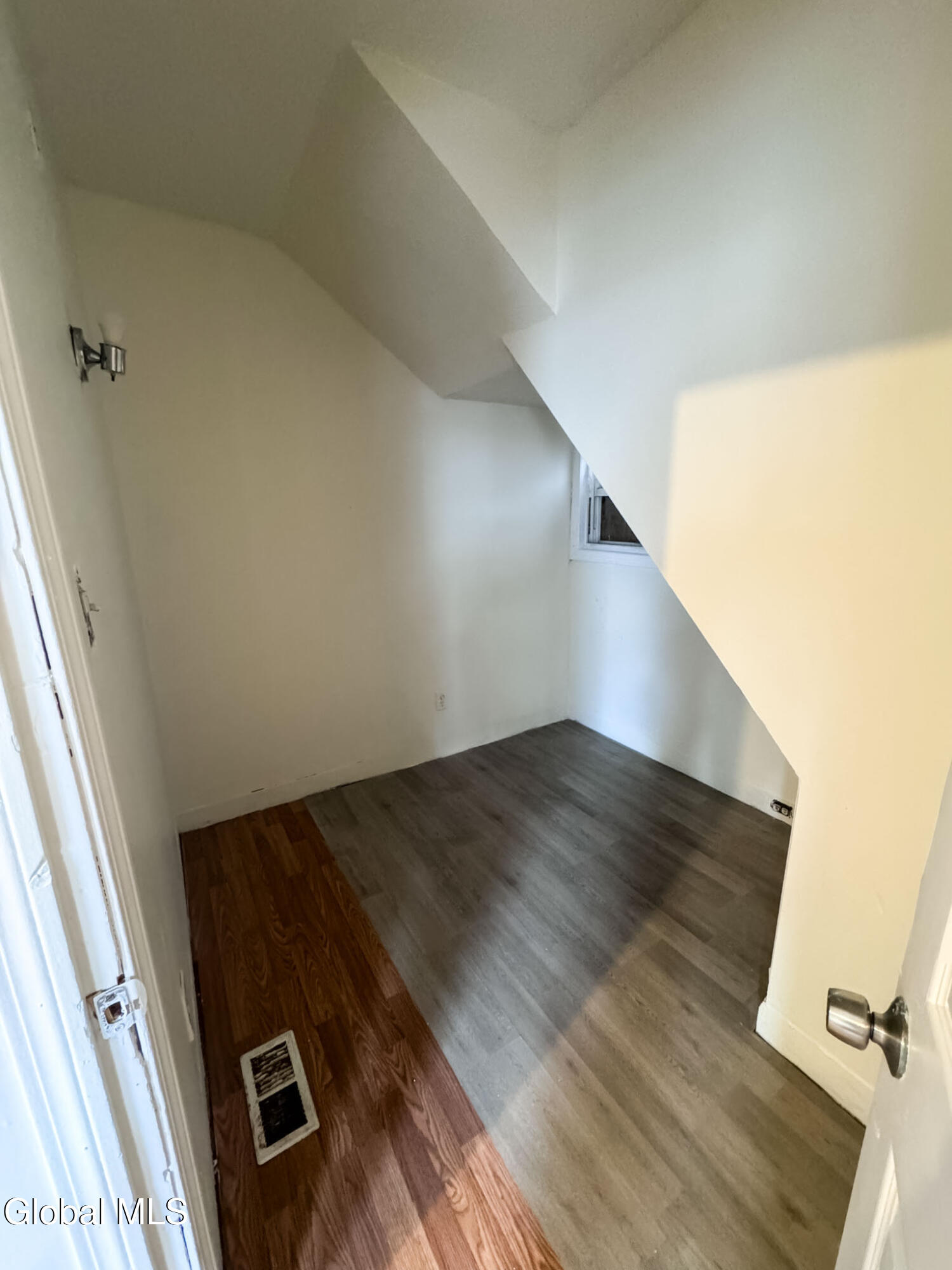 918 Bridge Street Schenectady, NY 12303 - Photo 10 of 25 NON LOGO-16