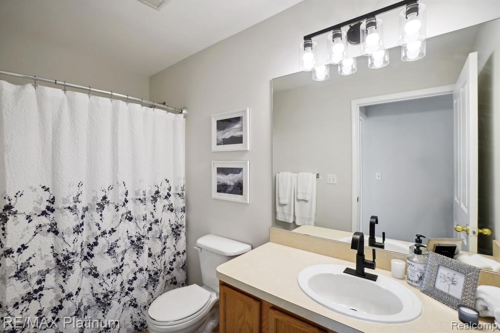4023 Hampton Ridge Boulevard Howell, MI 48843 - Photo 13 of 19