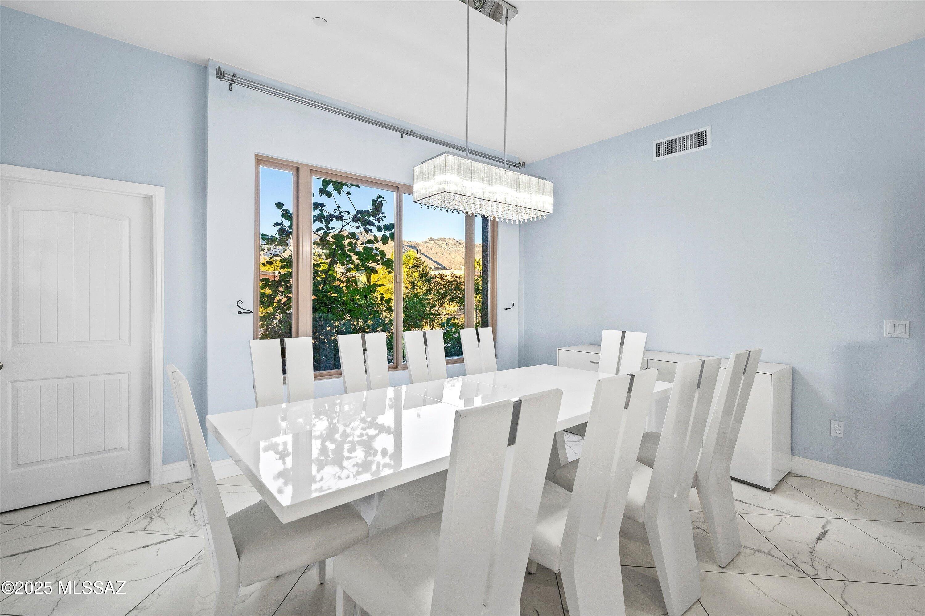 4620 East Swans Nest Road Tucson, AZ 85718 - Photo 10 of 45 Dining Area