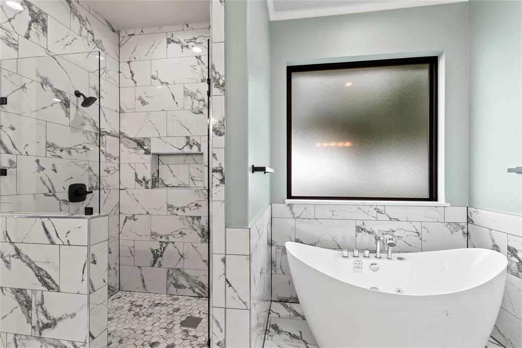 4054 Smothers Road Caney City, TX 75148 - Photo 15 of 40 Second Primary Bathroom Soaking Tub and Walk In Shower