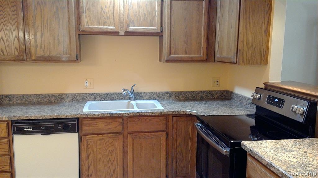 628 Tennyson Rochester Hills, MI 48307 - Photo 16 of 32