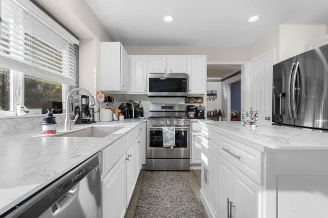 $560,000 | 48893 5th Avenue, Canton, MI 48188