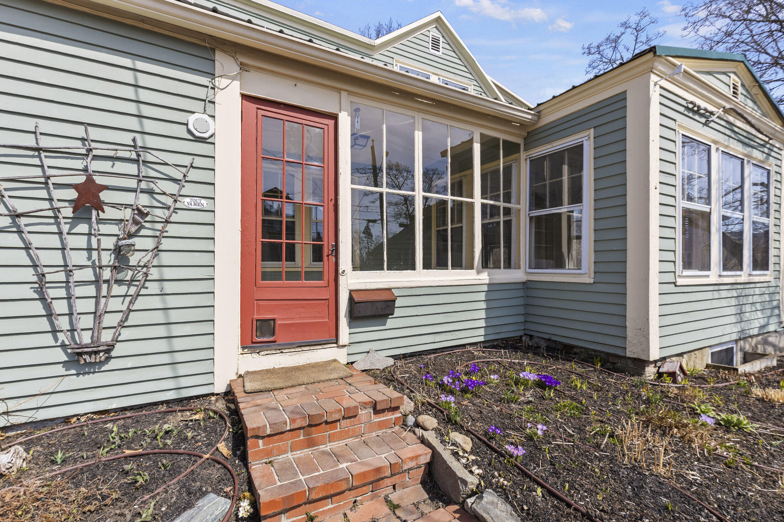 124 Ocean Avenue Portland, ME 04103 - Photo 3 of 37 124 Ocean Ave Portland Exterior-006