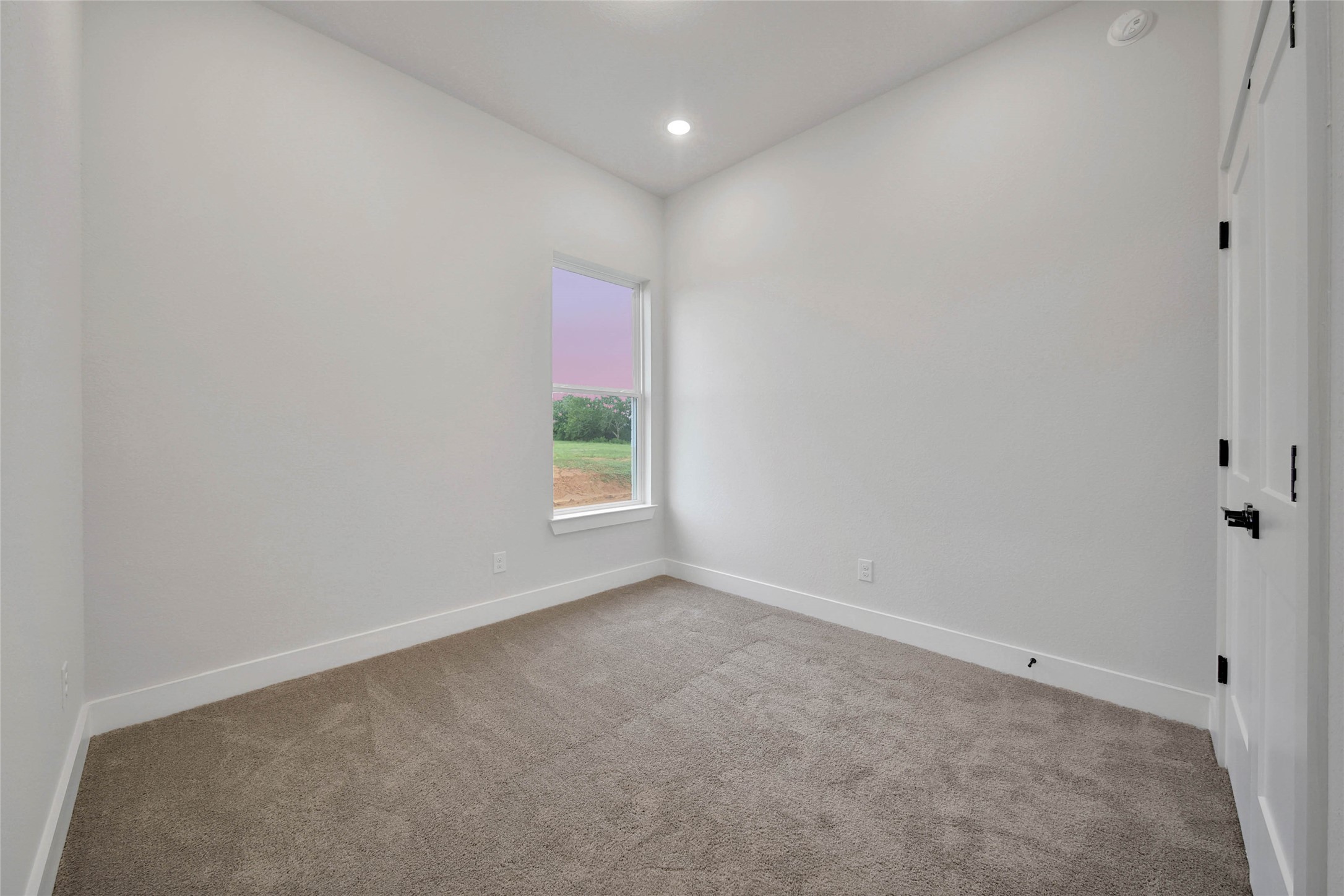 4610 Magnolia Bend Drive Rosharon, TX 77583 - Photo 31 of 48 an empty room with windows