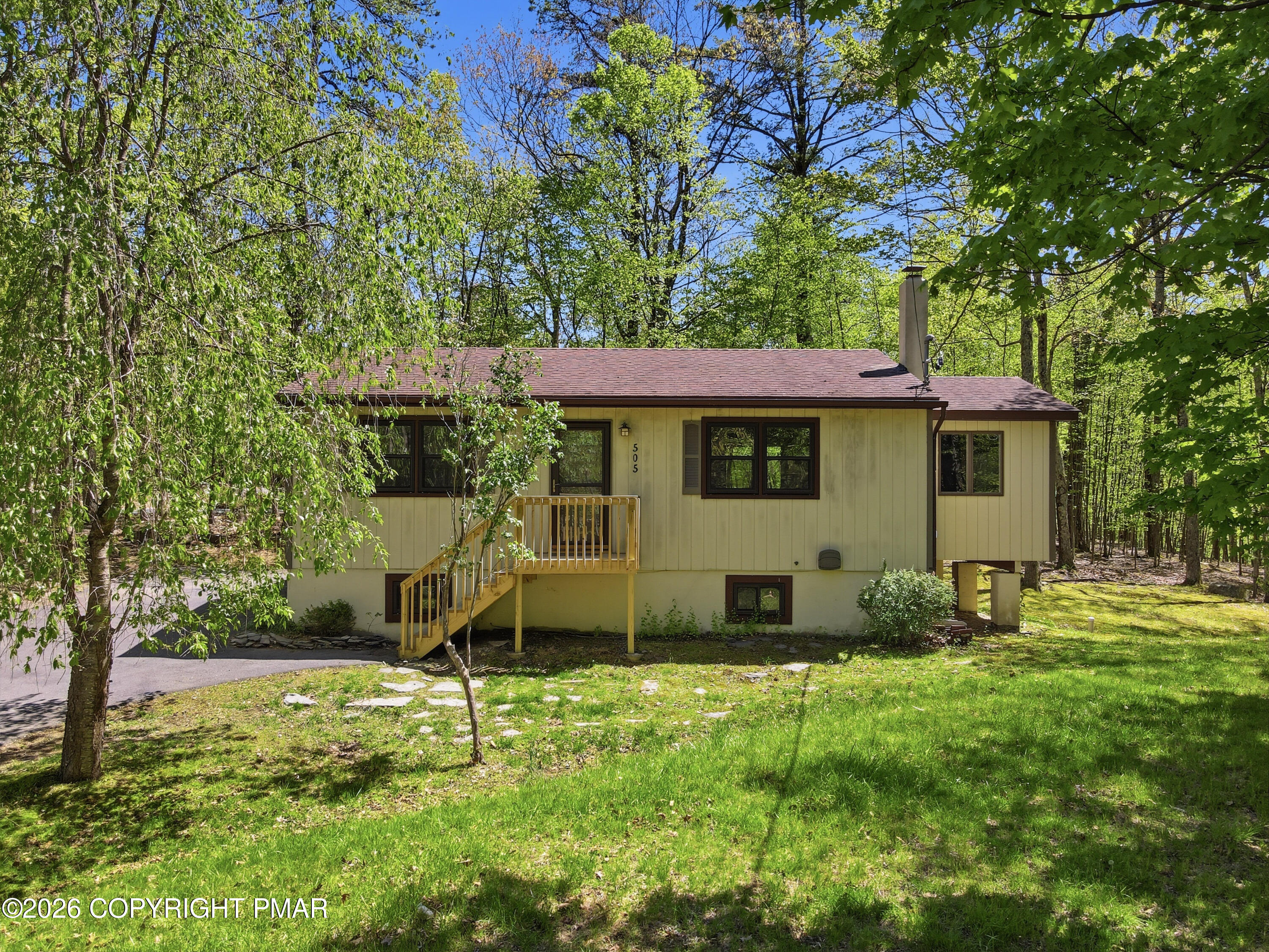 505 West Chipmunk Road Bushkill, PA 18324 - Photo 2 of 43 03-Photo-1