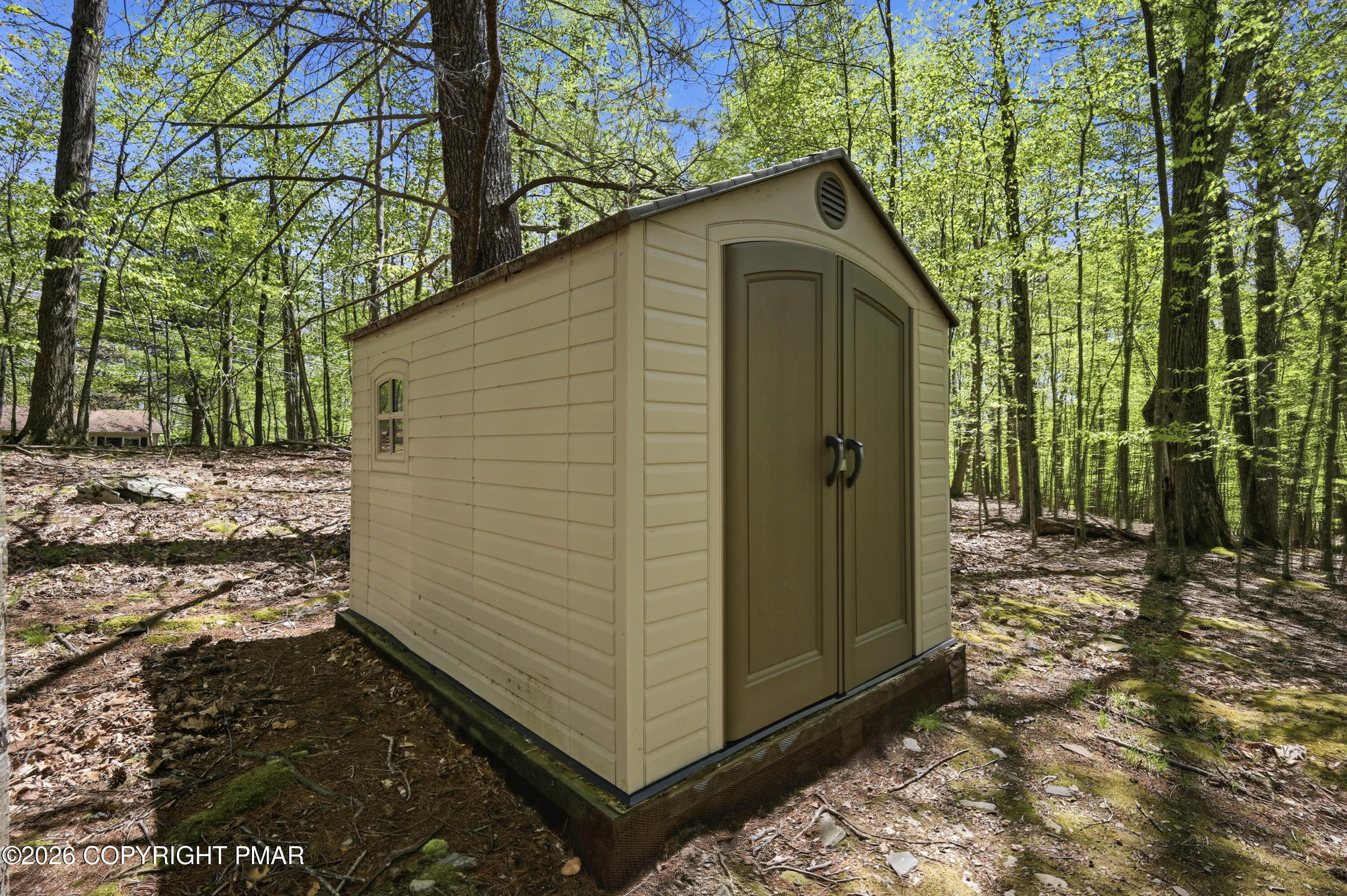 505 West Chipmunk Road Bushkill, PA 18324 - Photo 33 of 43 13-Photo-11