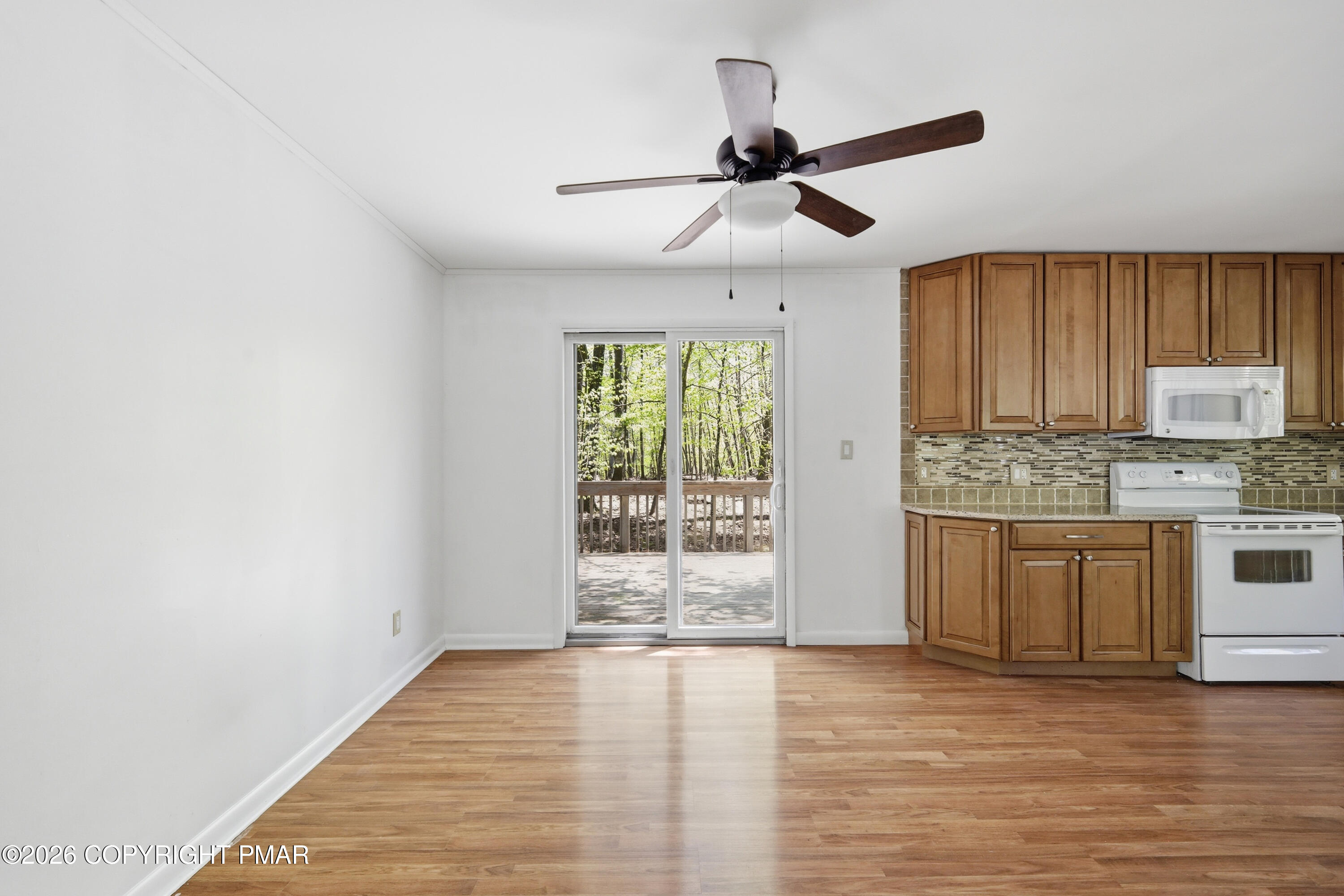 505 West Chipmunk Road Bushkill, PA 18324 - Photo 4 of 43 32-Photo-30