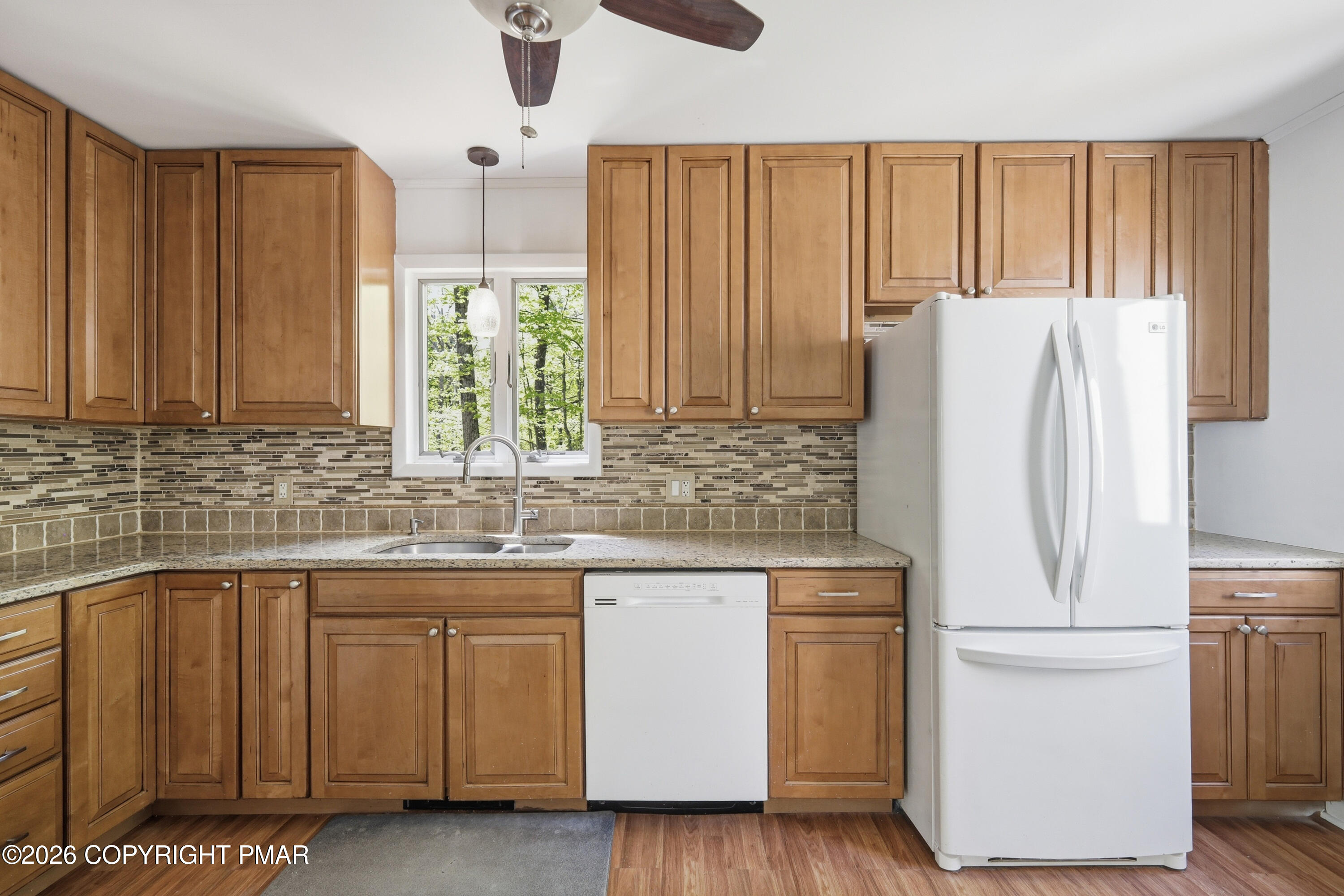 505 West Chipmunk Road Bushkill, PA 18324 - Photo 8 of 43 37-Photo-35