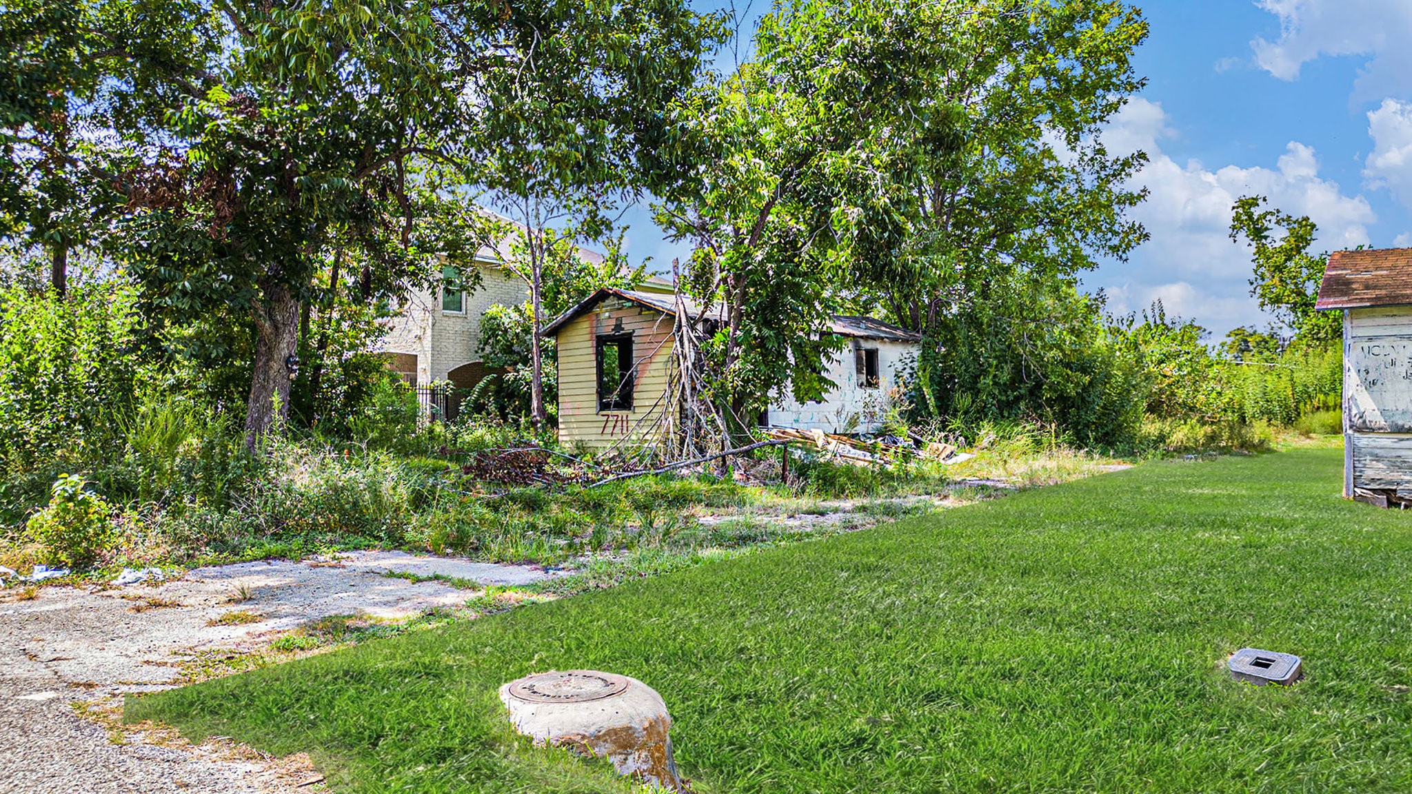 7711 Wileyvale Road Houston, TX 77016 - Photo 2 of 4 a backyard of a house with table and chairs