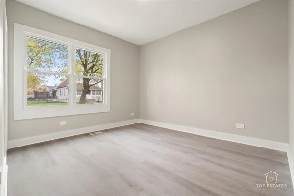 $1,289,900 | 1542 Victoria Avenue, North Chicago, IL 60064