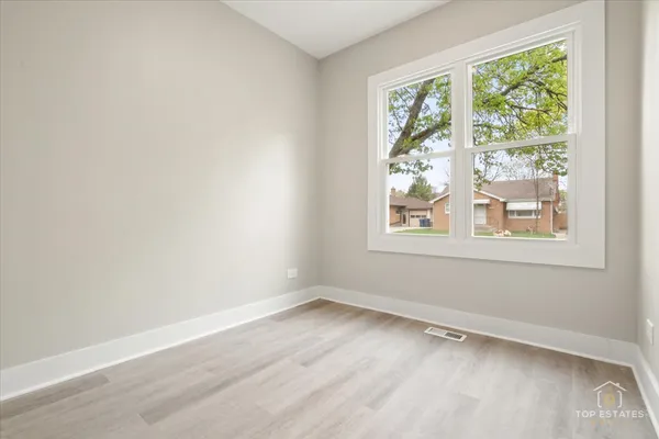 $1,289,900 | 1542 Victoria Avenue, North Chicago, IL 60064