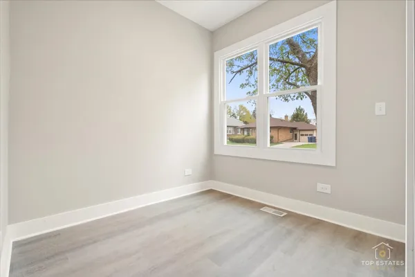 $1,289,900 | 1542 Victoria Avenue, North Chicago, IL 60064