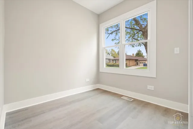 $1,289,900 | 1542 Victoria Avenue, North Chicago, IL 60064