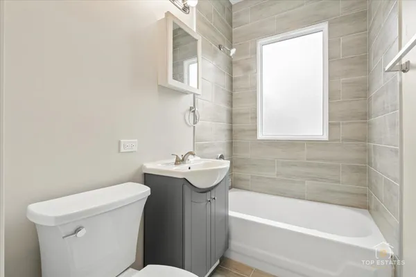 $1,289,900 | 1542 Victoria Avenue, North Chicago, IL 60064