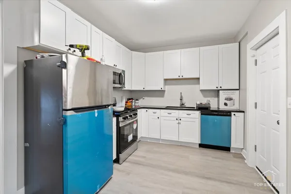 $1,289,900 | 1542 Victoria Avenue, North Chicago, IL 60064