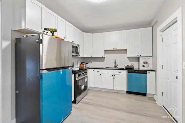 $1,289,900 | 1542 Victoria Avenue, North Chicago, IL 60064