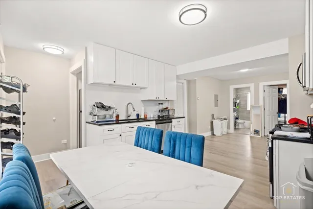 $1,289,900 | 1542 Victoria Avenue, North Chicago, IL 60064