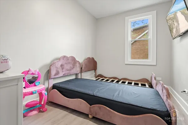 $1,289,900 | 1542 Victoria Avenue, North Chicago, IL 60064