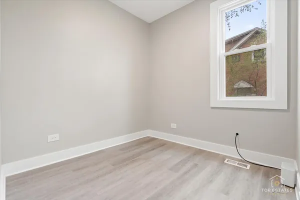 $1,289,900 | 1542 Victoria Avenue, North Chicago, IL 60064