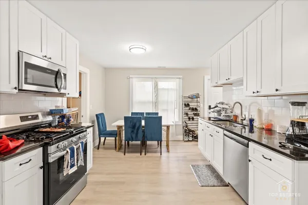 $1,289,900 | 1542 Victoria Avenue, North Chicago, IL 60064