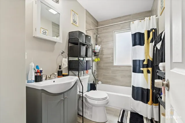 $1,289,900 | 1542 Victoria Avenue, North Chicago, IL 60064